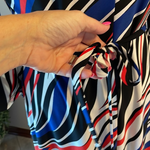 NINE WEST ruffled wrap stretch dress with belt tie Size 12 red white and blue - Picture 8 of 10